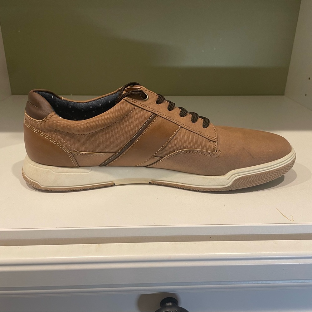 Men’s Size 9.5 Dress Shoes